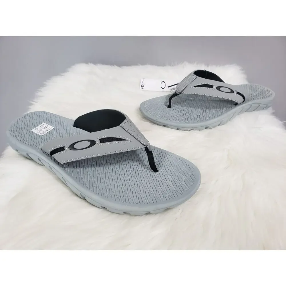 NEW WITH TAGS Oakley Sz 7 Operative Sandals 2.0 Grey 13477-22Y‎ Flip Flop Slides
